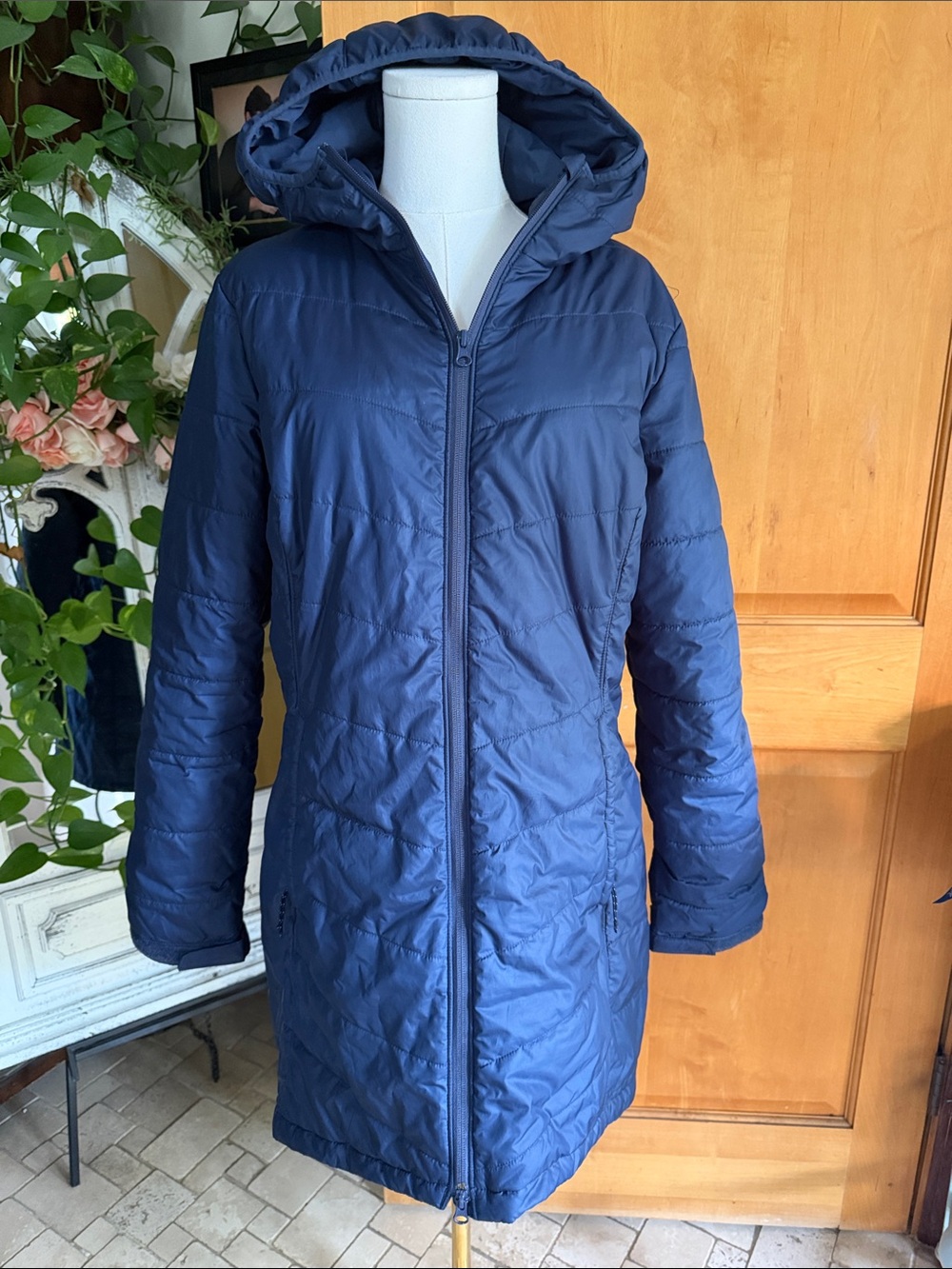 Columbia Navy Women’s Hooded Puffer Coat Size Large Longer Length EUC